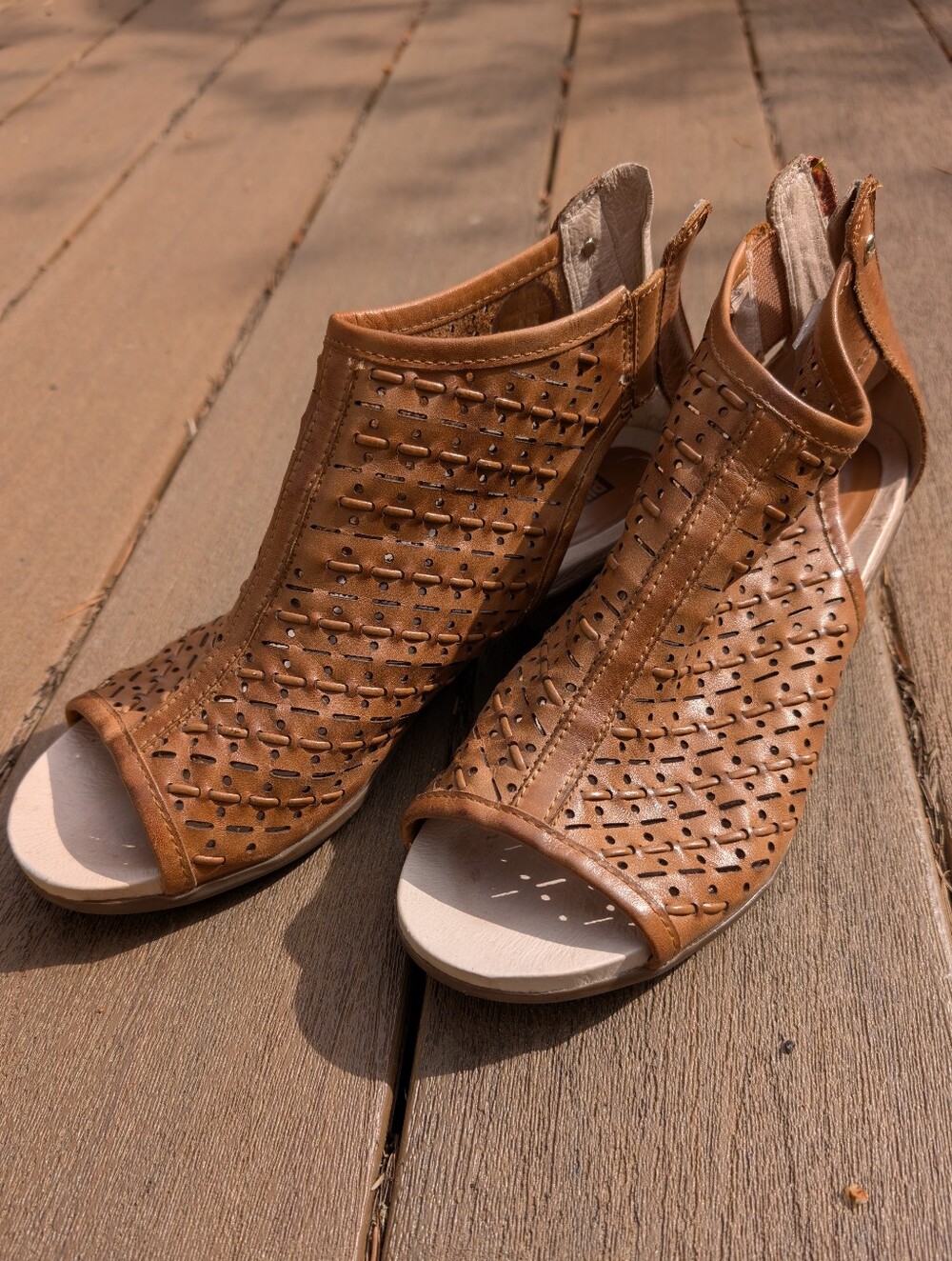 Pikolinos Women’s Size 7.5 Tan Peep-Toe Sandals